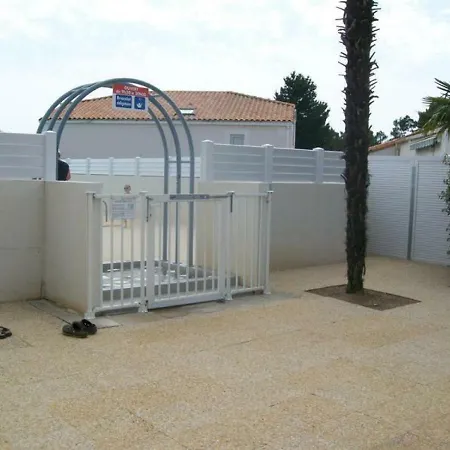 Pavillon De Vacances T2 Mezzanine, Dans Avec Piscine
